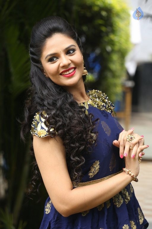 Sreemukhi New Photos - 42 / 61 photos