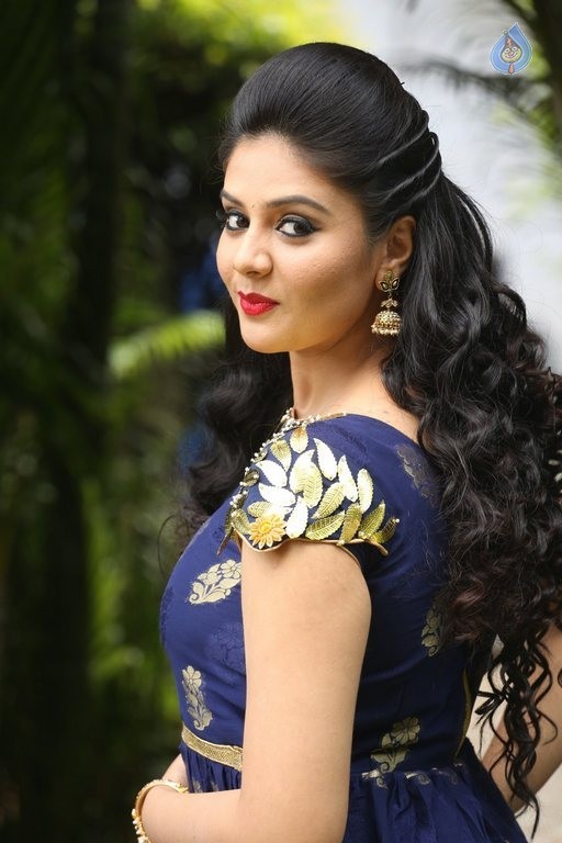 Sreemukhi New Photos - 54 / 61 photos