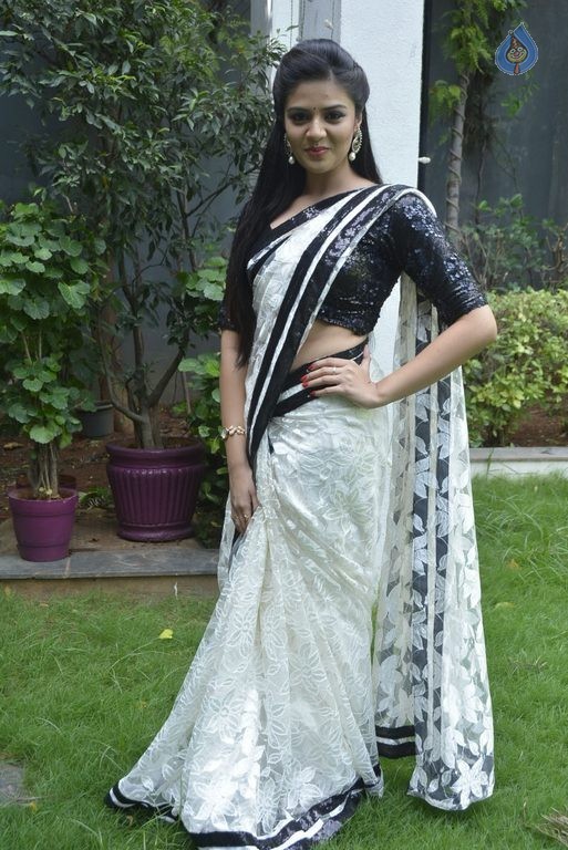 Sreemukhi New Photos - 17 / 39 photos