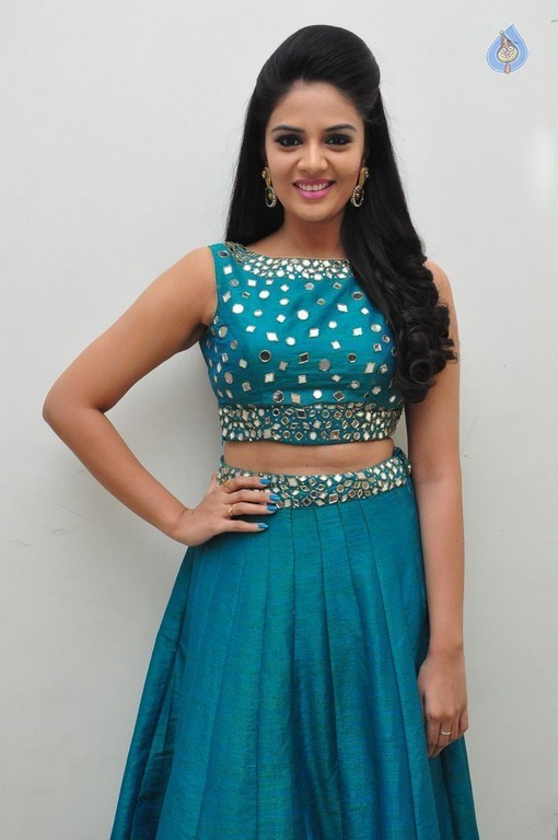 Sreemukhi New Pics - 7 / 42 photos