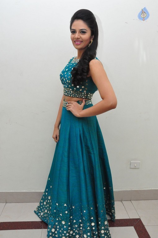 Sreemukhi New Pics - 16 / 42 photos