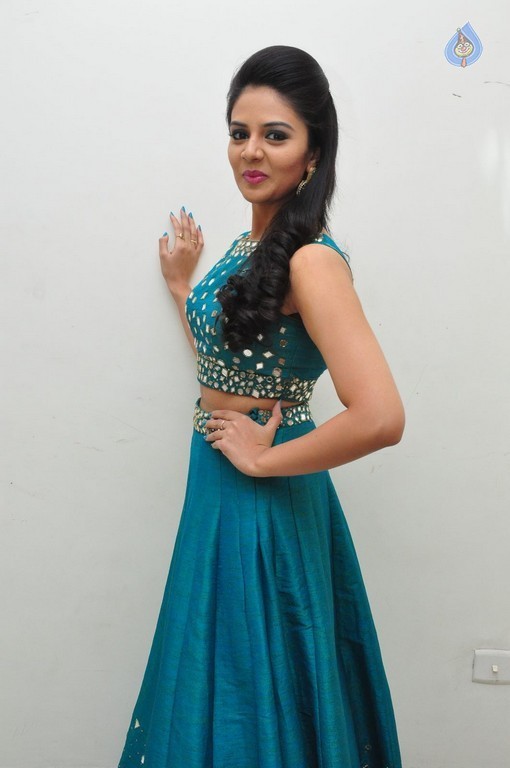 Sreemukhi New Pics - 22 / 42 photos