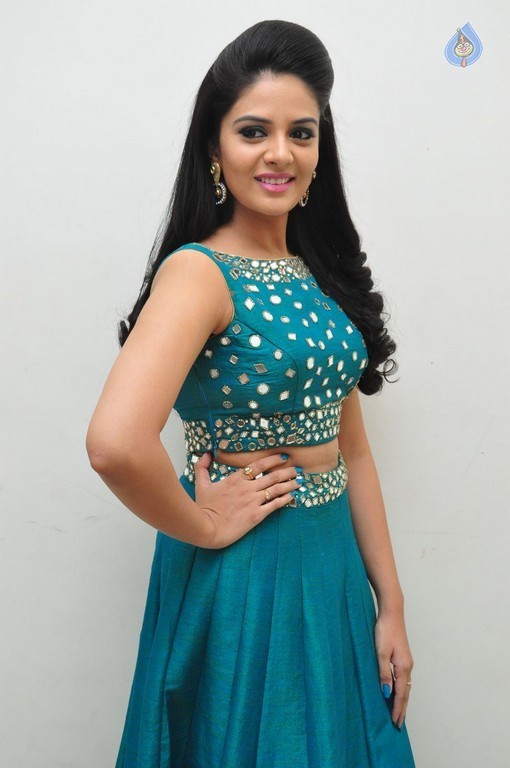 Sreemukhi New Pics - 30 / 42 photos