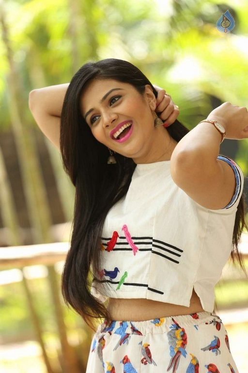 Sreemukhi New Pics - 29 / 41 photos