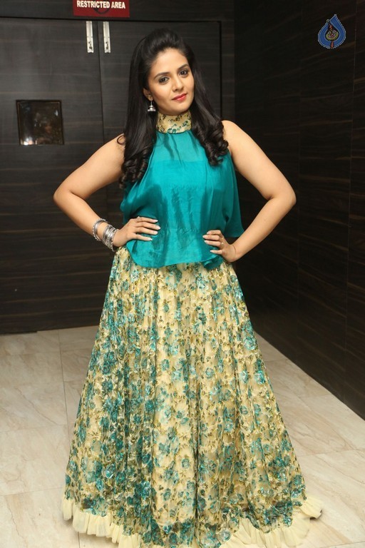 Sreemukhi Photos - 8 / 60 photos