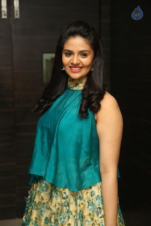 Sreemukhi Photos - 18 / 60 photos