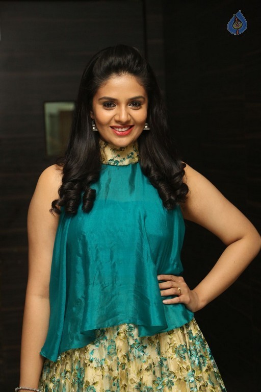 Sreemukhi Photos - 54 / 60 photos