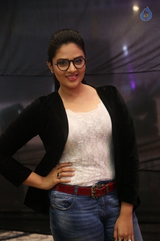 Sreemukhi Photos - 7 / 18 photos