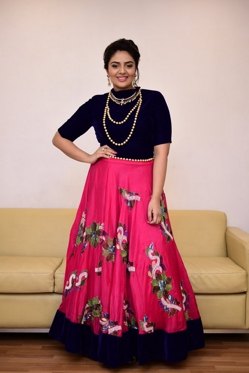 Sreemukhi Photoshoot - 8 / 14 photos