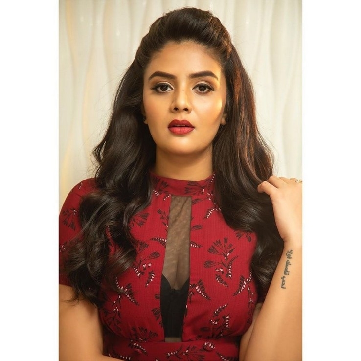 Sreemukhi Stills - 1 / 6 photos