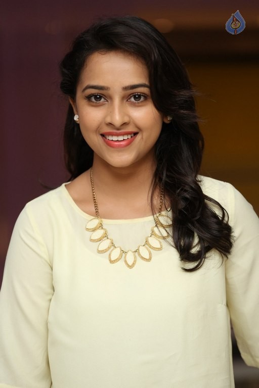 Sri Divya Photos - 18 / 42 photos