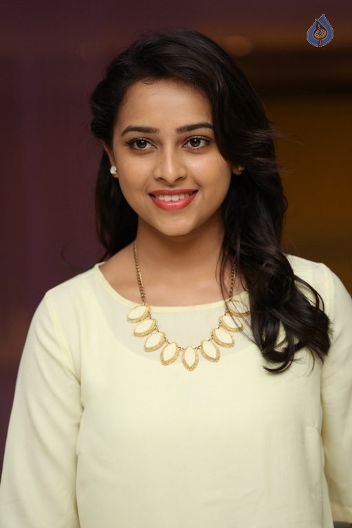 Sri Divya Photos - 22 / 42 photos