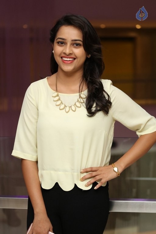 Sri Divya Photos - 27 / 42 photos