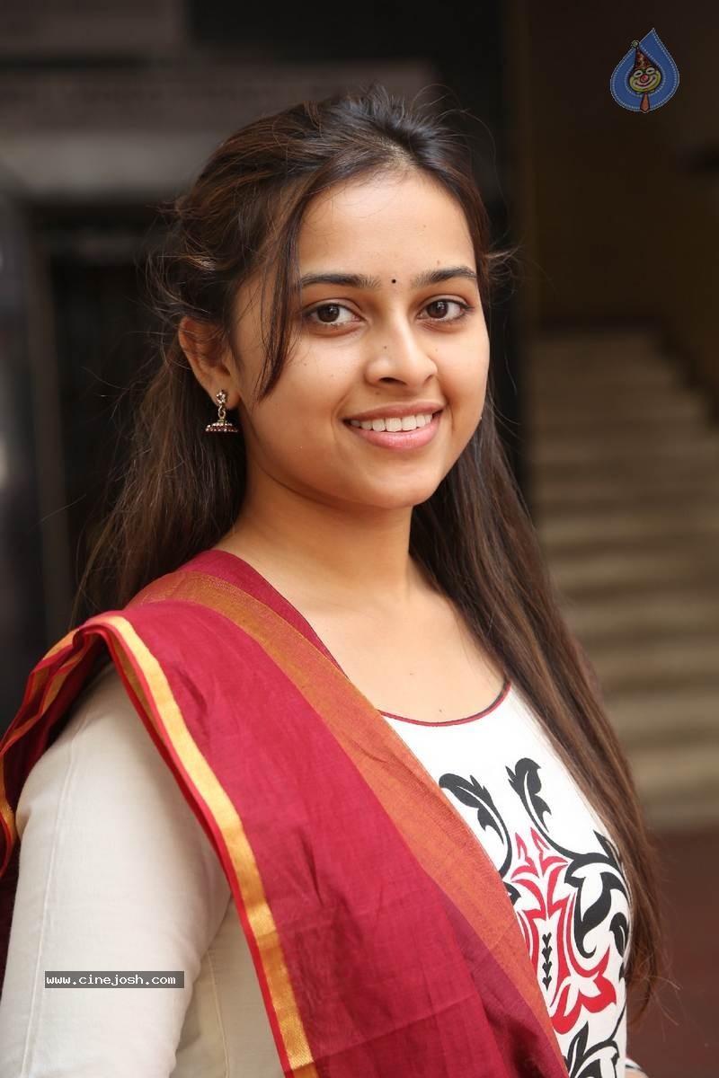 Sri Divya Photos - 13 / 50 photos