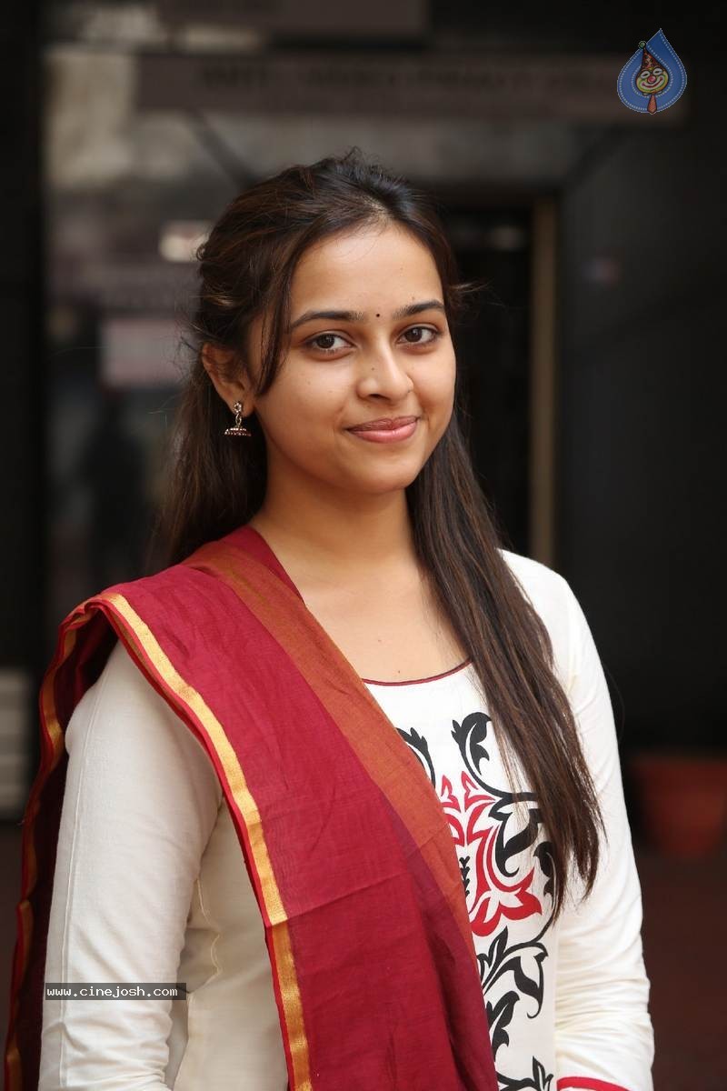 Sri Divya Photos - 15 / 50 photos