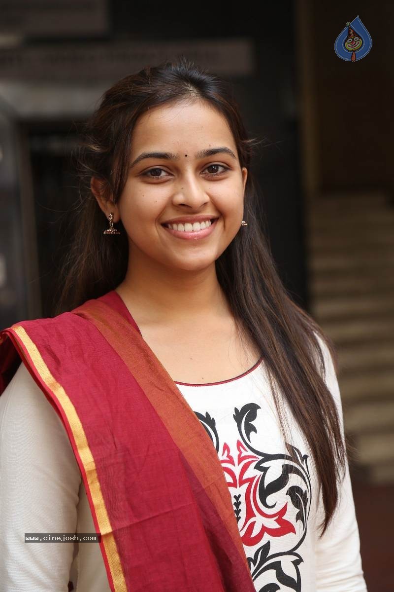 Sri Divya Photos - 19 / 50 photos