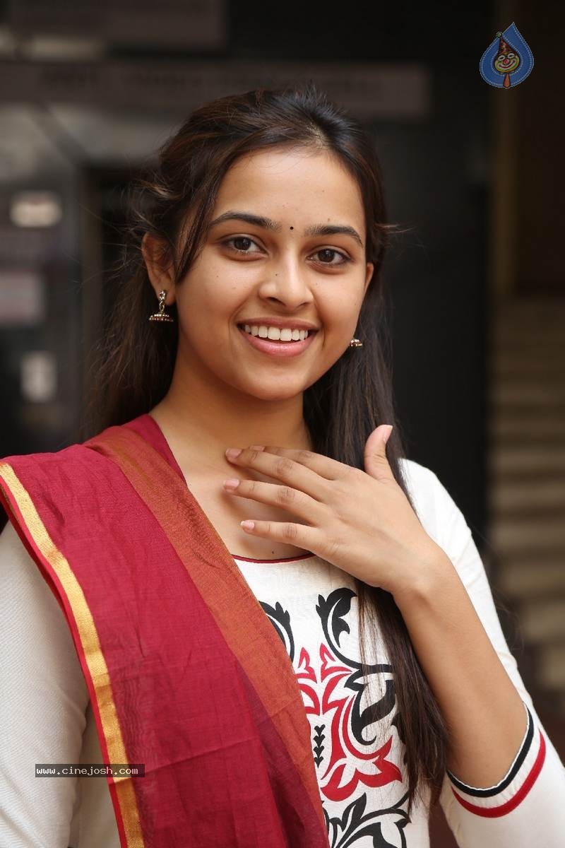 Sri Divya Photos - 20 / 50 photos