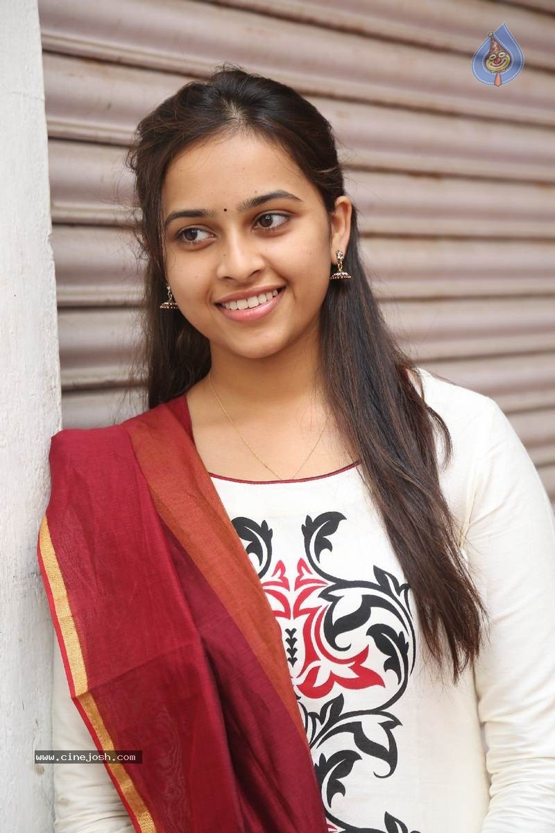 Sri Divya Photos - 26 / 50 photos