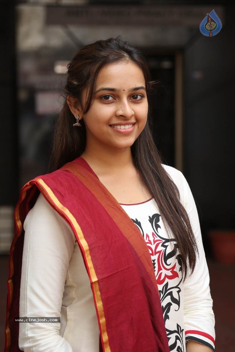 Sri Divya Photos - 28 / 50 photos