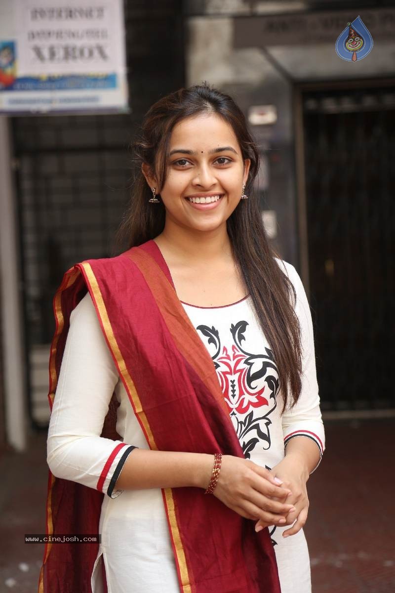 Sri Divya Photos - 29 / 50 photos