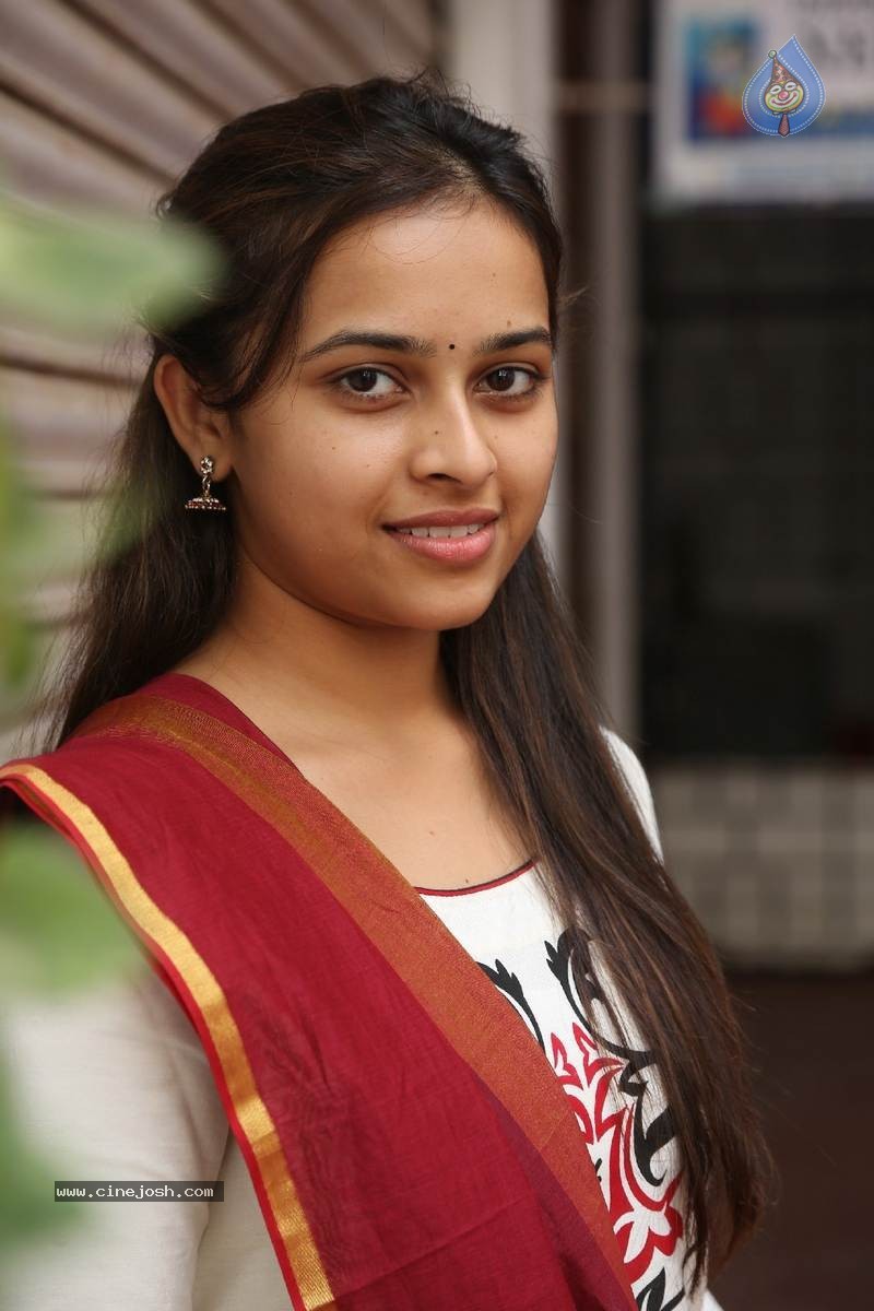 Sri Divya Photos - 30 / 50 photos