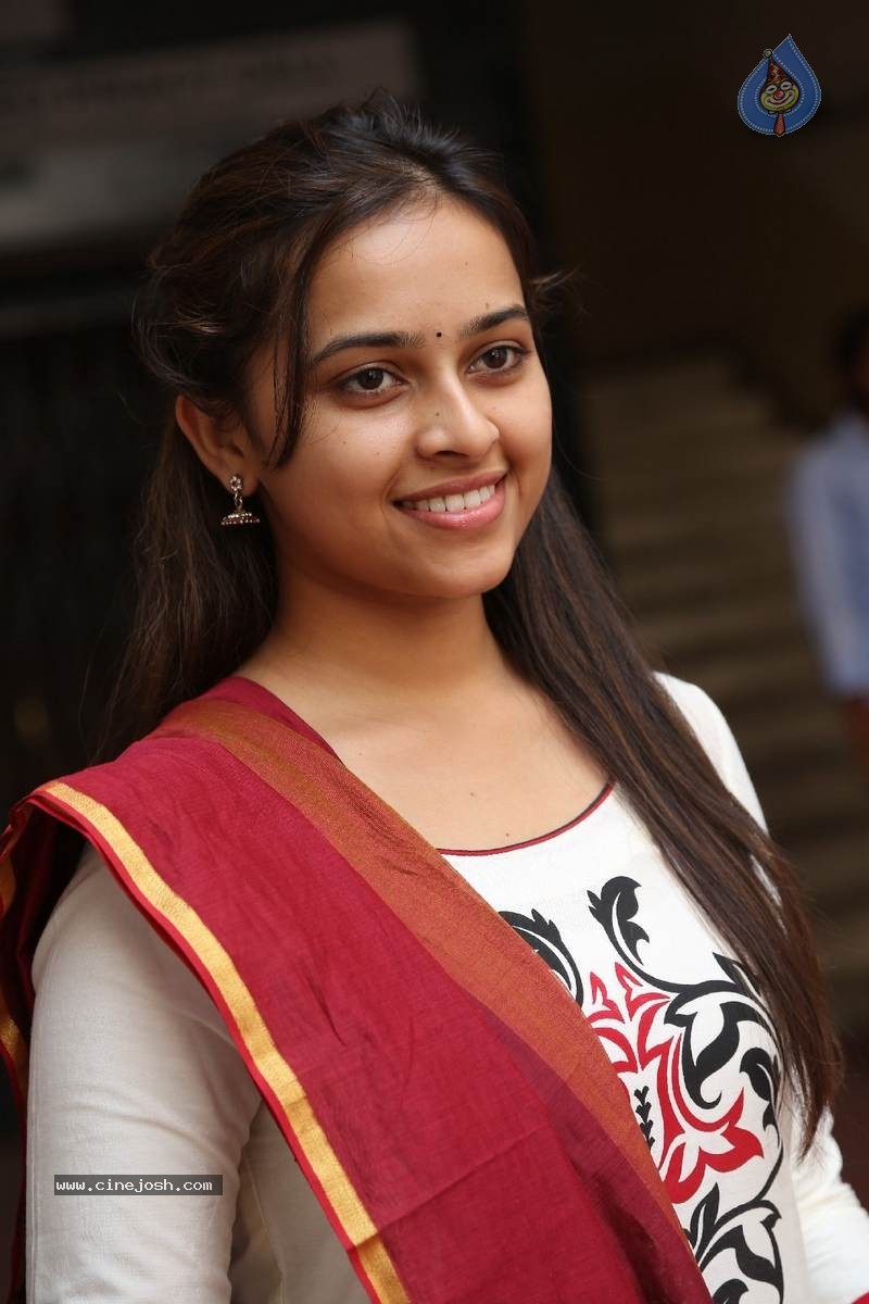 Sri Divya Photos - 31 / 50 photos