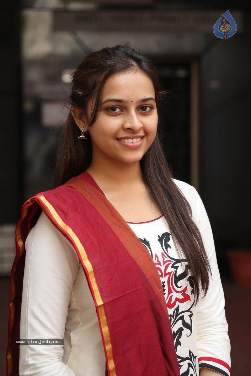 Sri Divya Photos - 35 / 50 photos