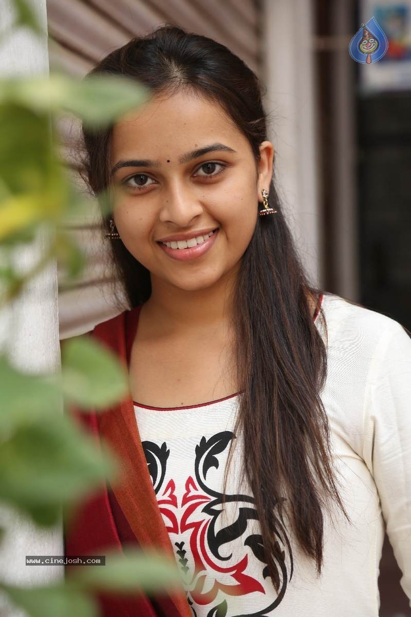 Sri Divya Photos - 37 / 50 photos