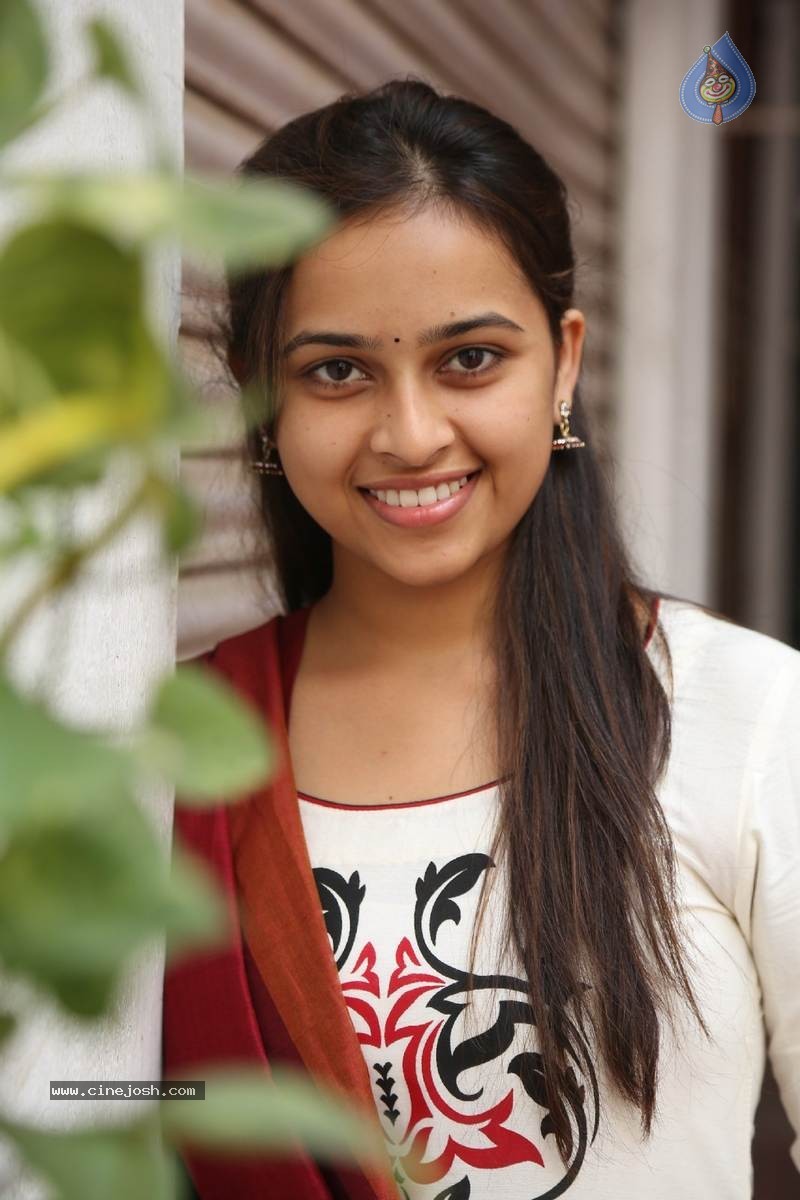 Sri Divya Photos - 38 / 50 photos