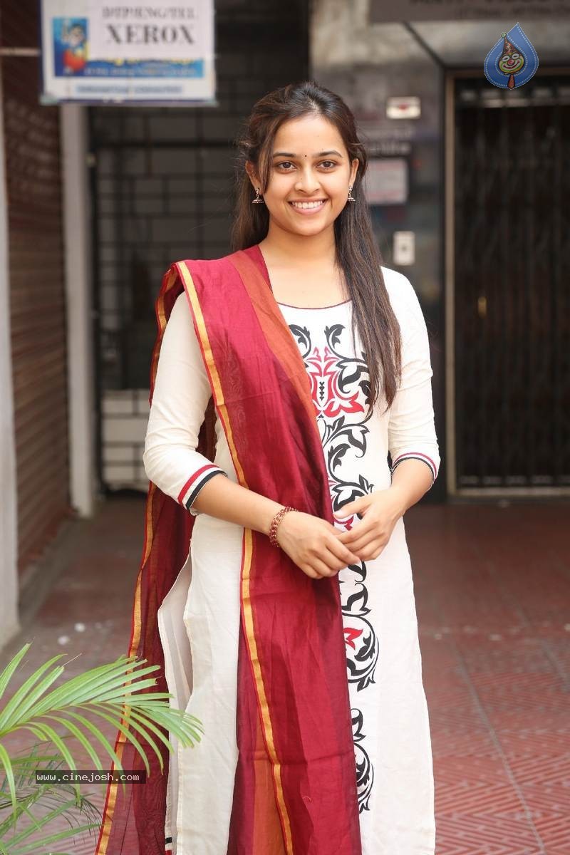 Sri Divya Photos - 41 / 50 photos