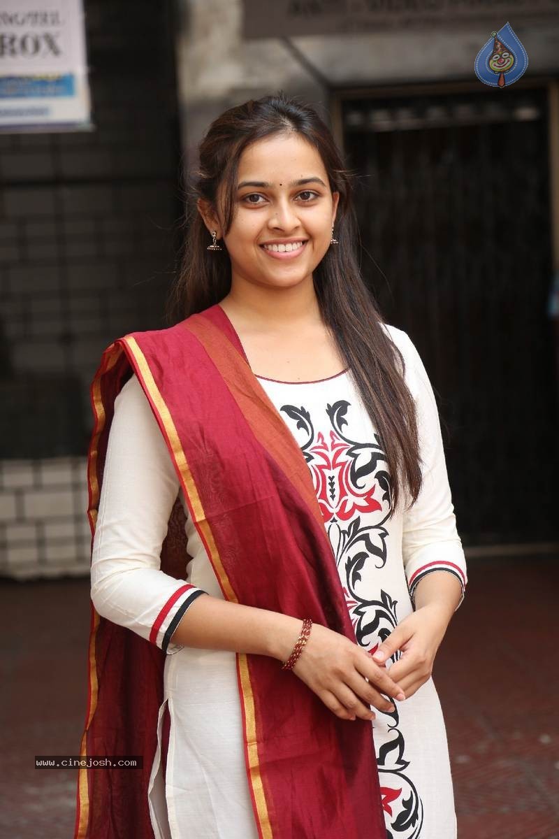 Sri Divya Photos - 42 / 50 photos