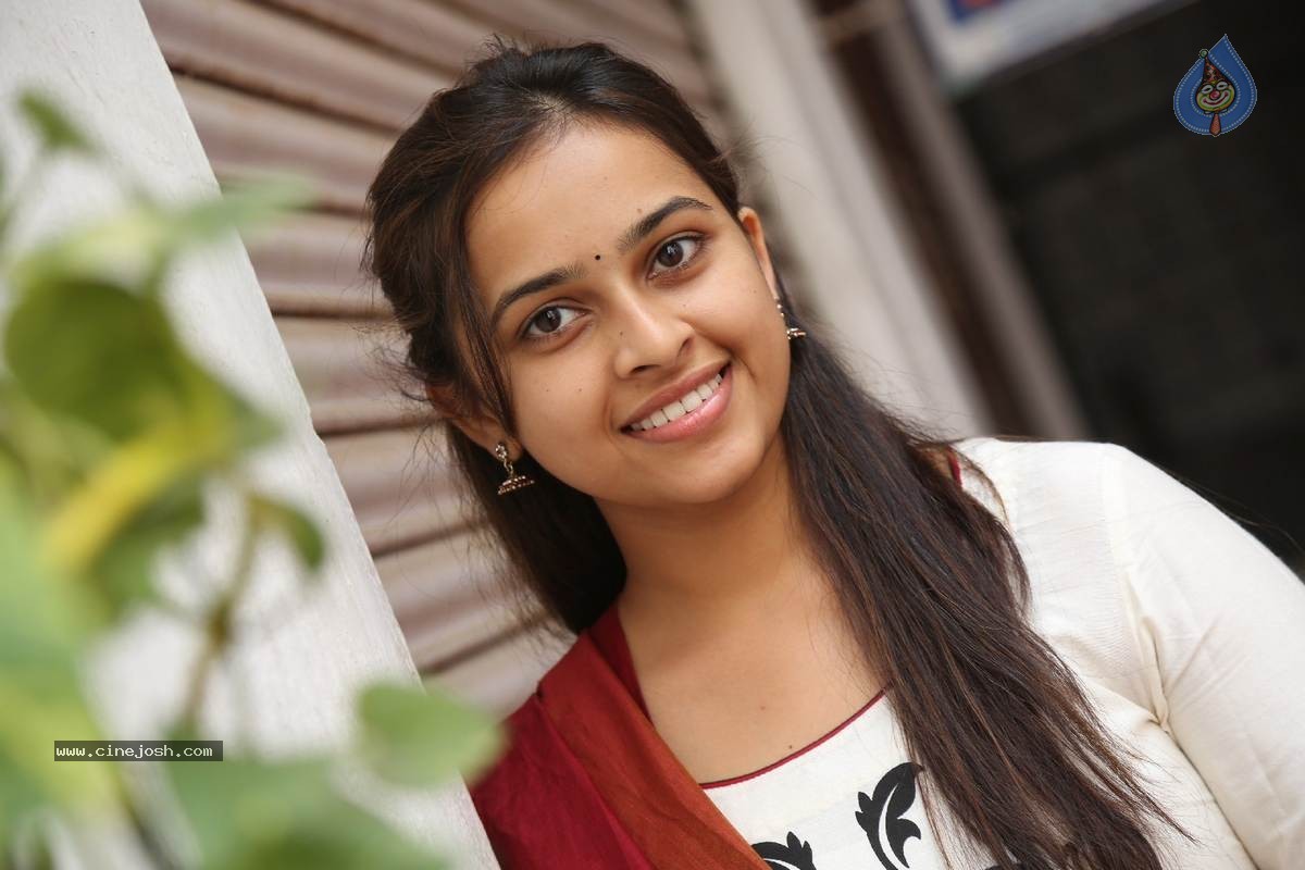 Sri Divya Photos - 43 / 50 photos