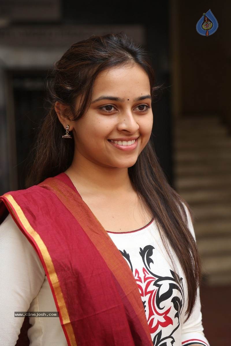 Sri Divya Photos - 46 / 50 photos