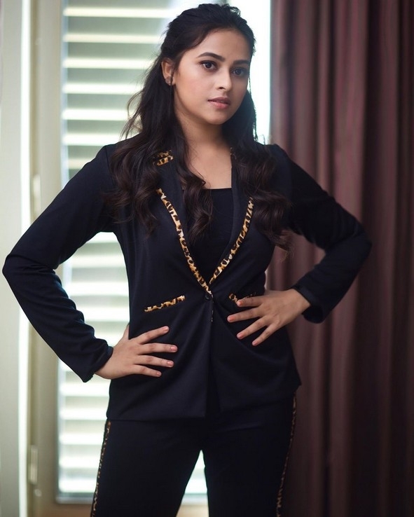 Sri Divya Photos - 6 / 9 photos