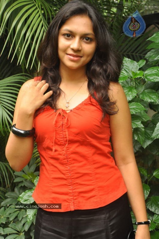 Sri Latest Stills - 25 / 40 photos