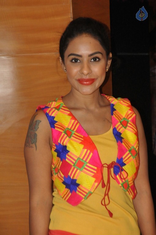 Sri Reddy Pics - 28 / 39 photos