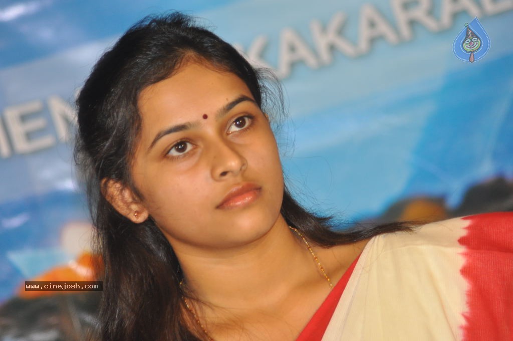 Sri Divya Stills - 24 / 53 photos