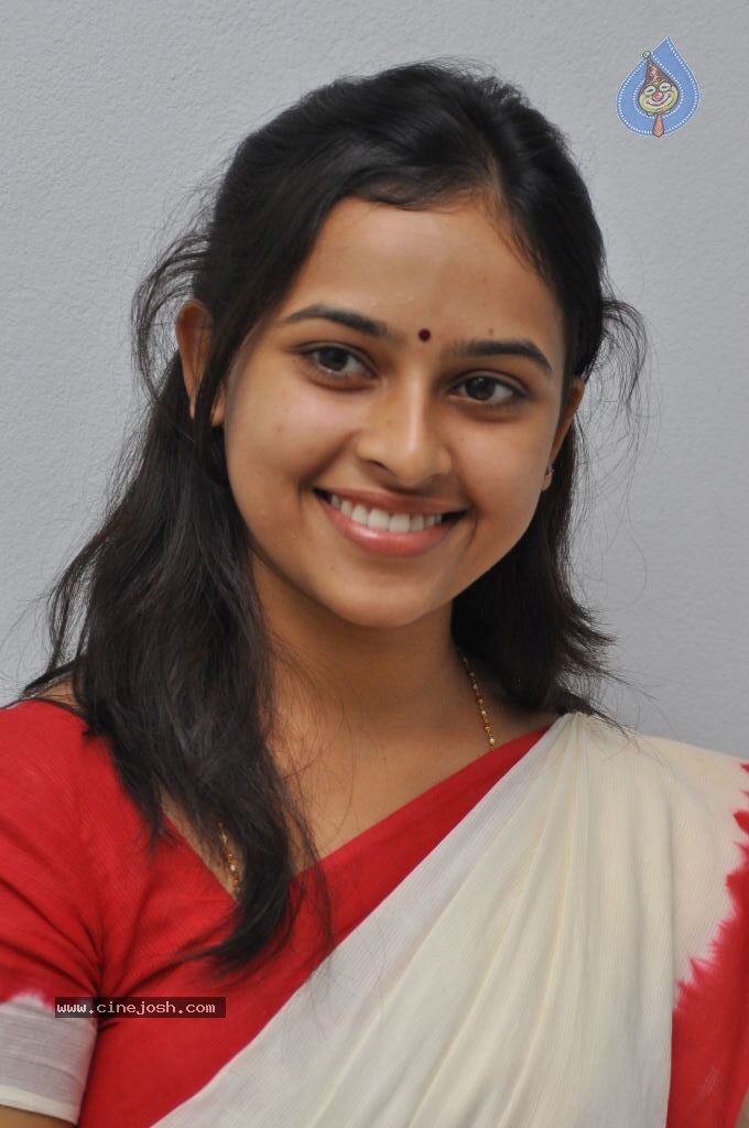 Sri Divya Stills Photo 39 Of 53