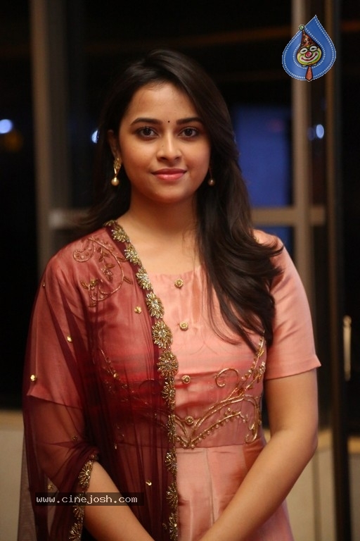 Sridivya Latest Photos - 4 / 21 photos