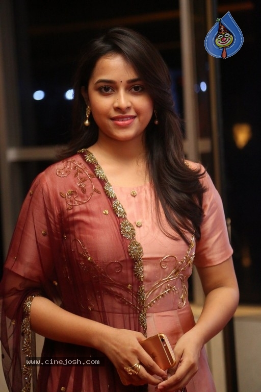 Sridivya Latest Photos - 6 / 21 photos