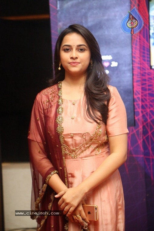 Sridivya Latest Photos - 7 / 21 photos