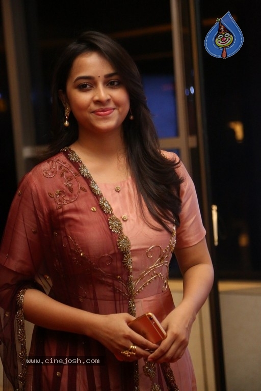 Sridivya Latest Photos - 11 / 21 photos