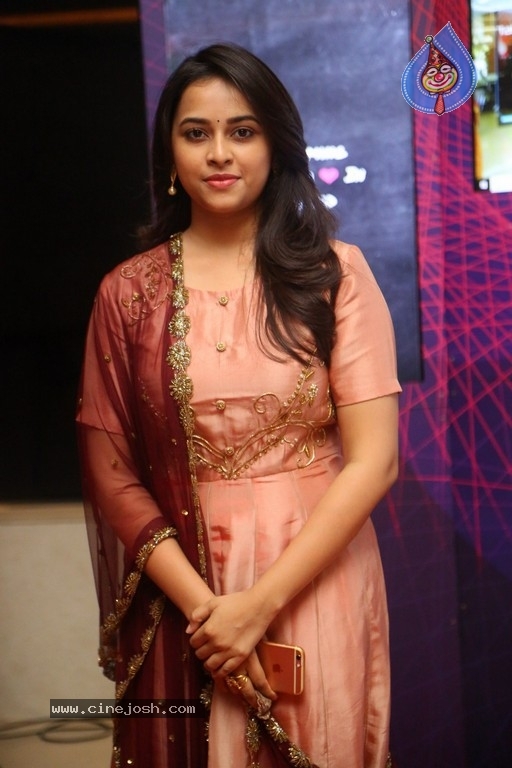 Sridivya Latest Photos - 12 / 21 photos