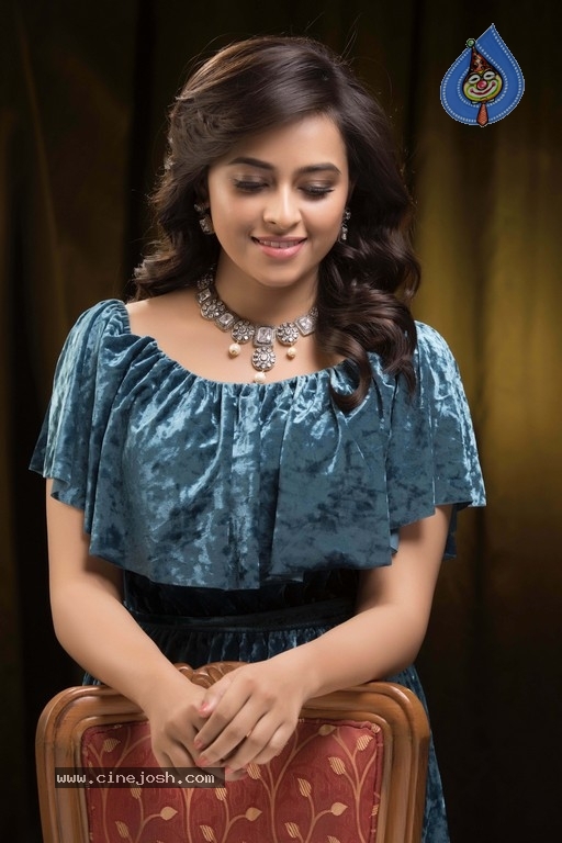 Sridivya New Photos - 2 / 8 photos