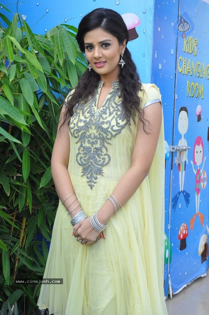 Srimukhi Latest Gallery - 22 / 59 photos