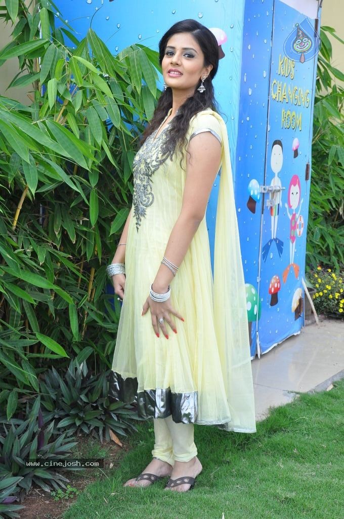 Srimukhi Latest Gallery - 23 / 59 photos