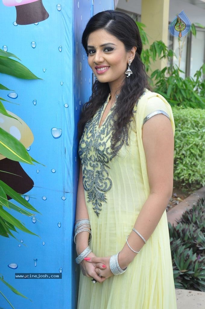 Srimukhi Latest Gallery - 26 / 59 photos