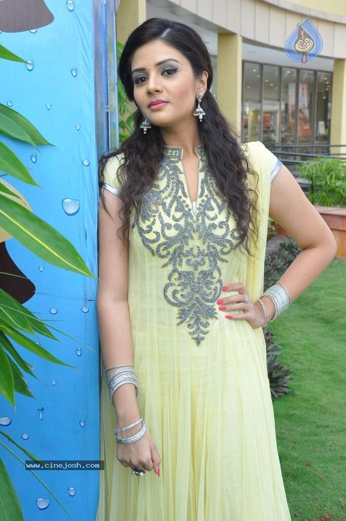 Srimukhi Latest Gallery - 33 / 59 photos