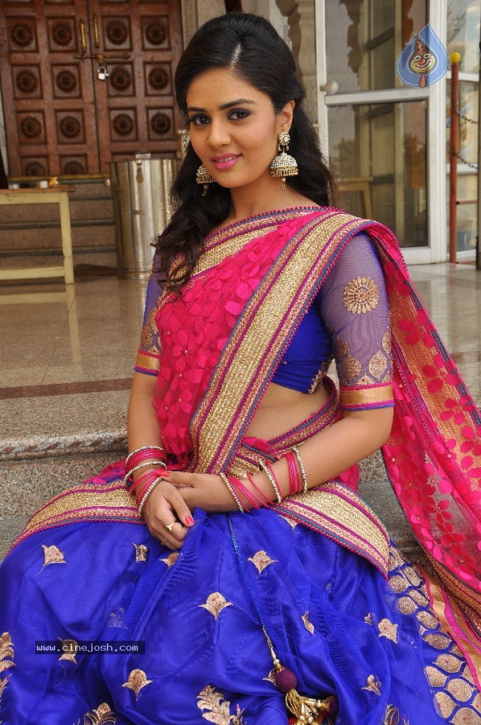 Srimukhi Latest Images - 29 / 86 photos