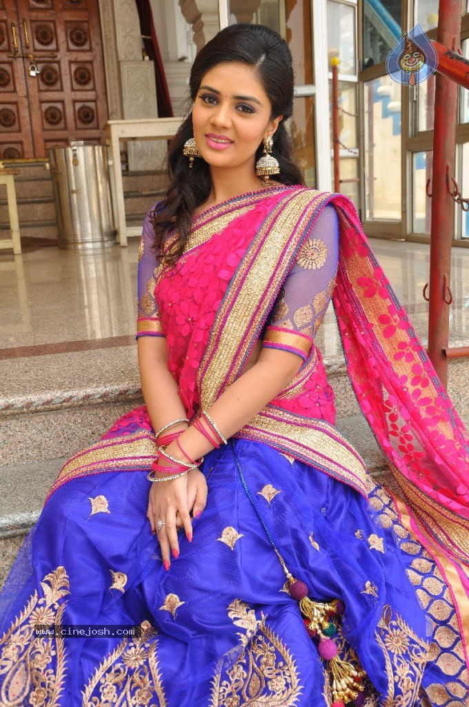 Srimukhi Latest Images - 30 / 86 photos